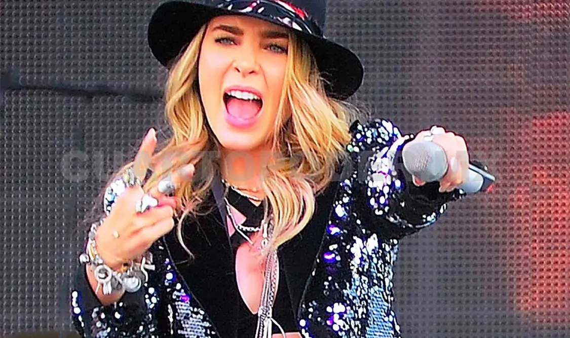 Le piden “El sapito” a Belinda