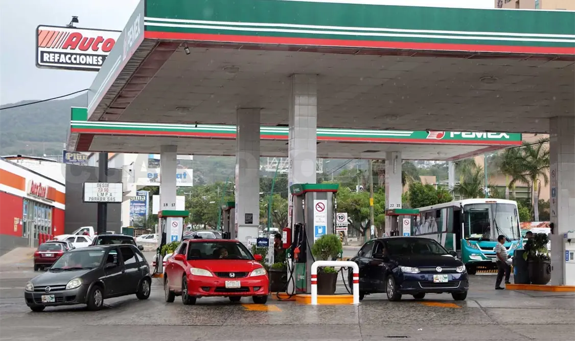 Con normalidad funcionan gasolineras de la capital