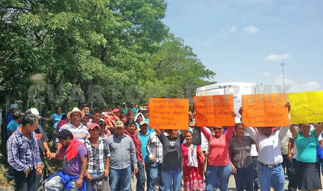 Ciudadanos reclaman a docentes por obstrucciones