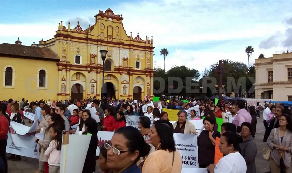 Ciudadanos y empresarios marchan por la paz