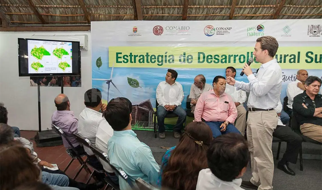 El mandatario explicó que el objetivo es alcanzar la meta de disminuir en un 8 por ciento las emisiones de dióxido de carbono en el sector agropecuario. CP