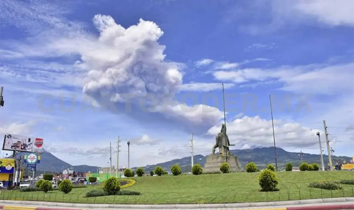 Los vientos hacia el Oeste hicieron que las cenizas del volcán Santiaguito llegaran a territorio mexicano. Agencia