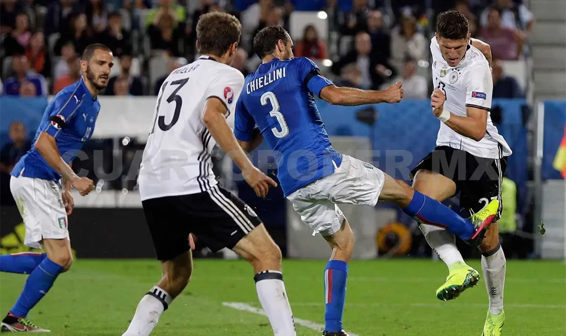 La selección de Futbol de Alemania venció 6-5 (global 7-6) a su similar de Italia, para acceder a las semifinales de la Eurocopa Francia 2016. AP