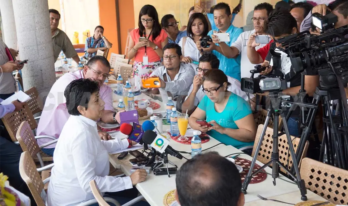 Invitan a estudiantes al programa Bécate 2016