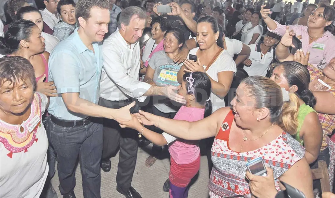 Entregan MVC y José Antonio Meade, programas sociales