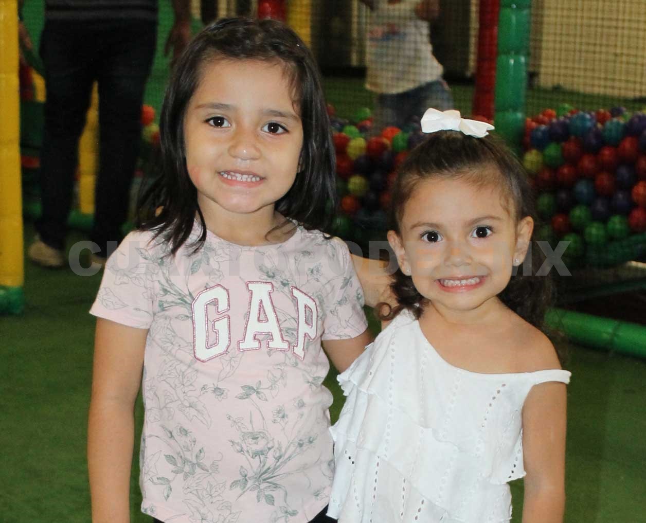 Hermanitas cumplieron años