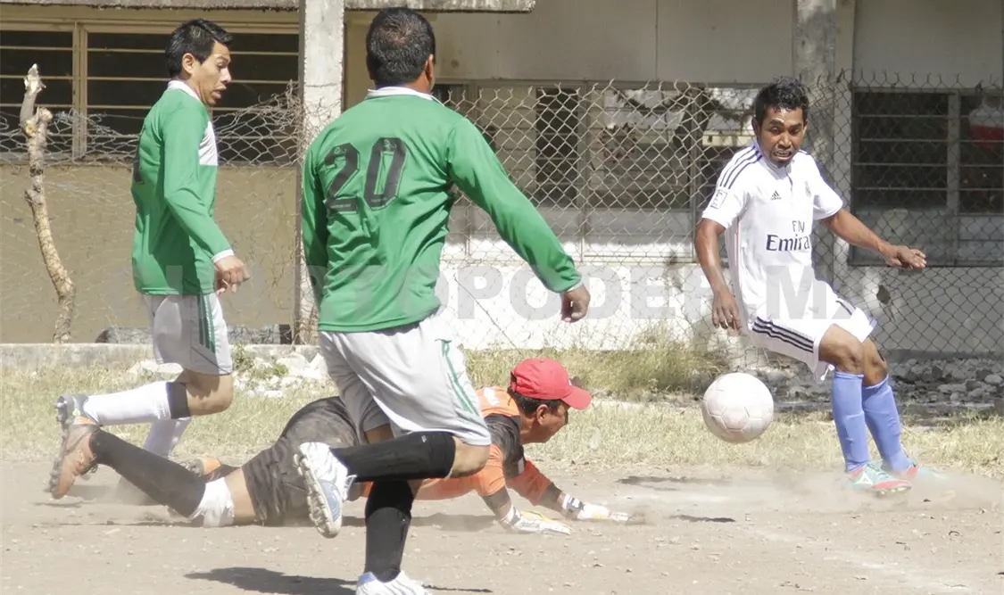 Deportivo Pegaso acecha peligrosamente a Colo Colo, al ser un punto la diferencia entre ellos. Guillermo Ramos / CP