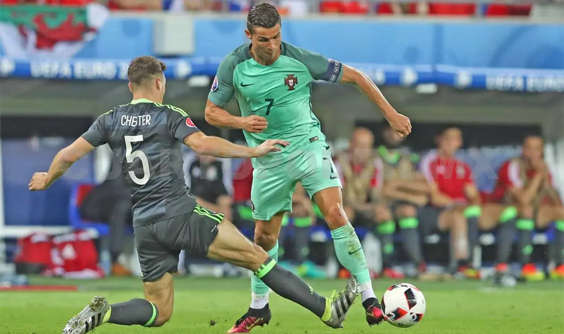 Portugal vence 2-0 a Gales y avanza a la final