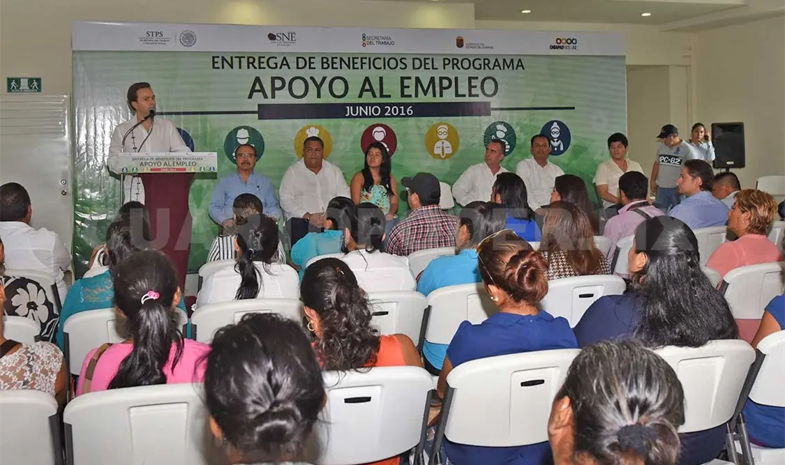 El mandatario pidió a las y los beneficiarios de Bécate aprovechar al máximo la capacitación y los recursos, lo que les permitirá obtener un empleo o poner su propio negocio. CP