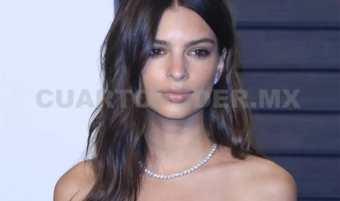Emily Ratajkowski posa como Lady Godiva