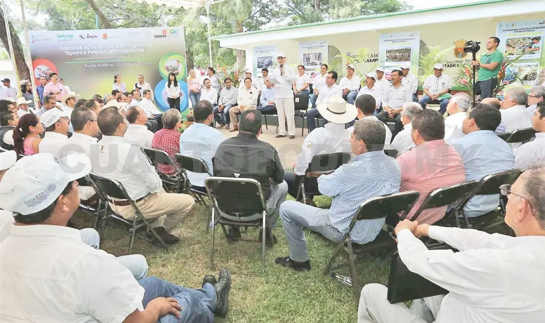 Apoya Velasco a pequeños productores del campo