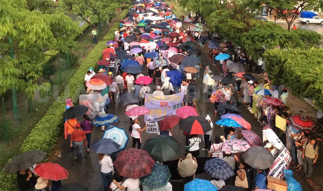Marcha multitudinaria, de la CNTE
