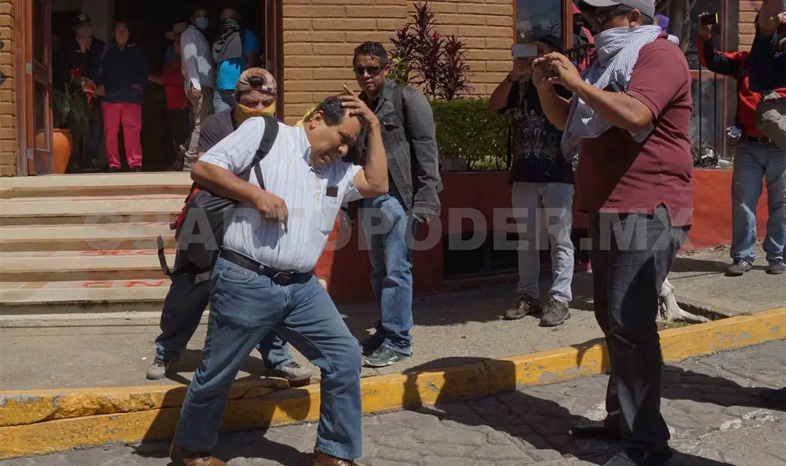 Maestros vandalizan en hotel de Oaxaca