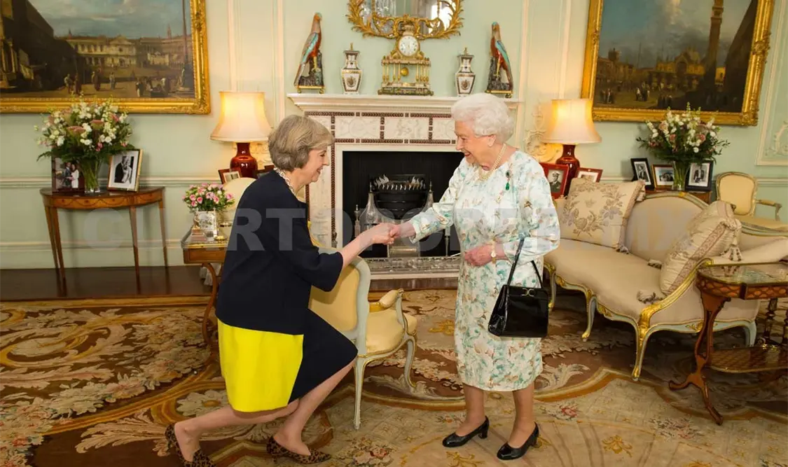 Theresa May asume como primera ministra de RU