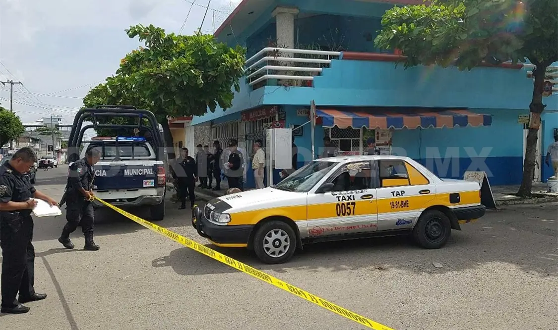 Disparan contra pasajero de taxi