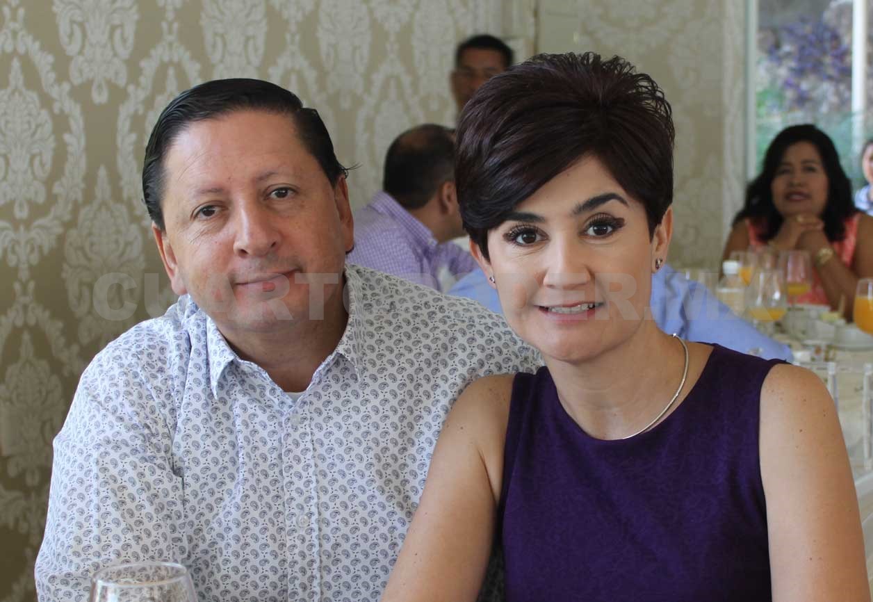 Reciben juntas la comunión