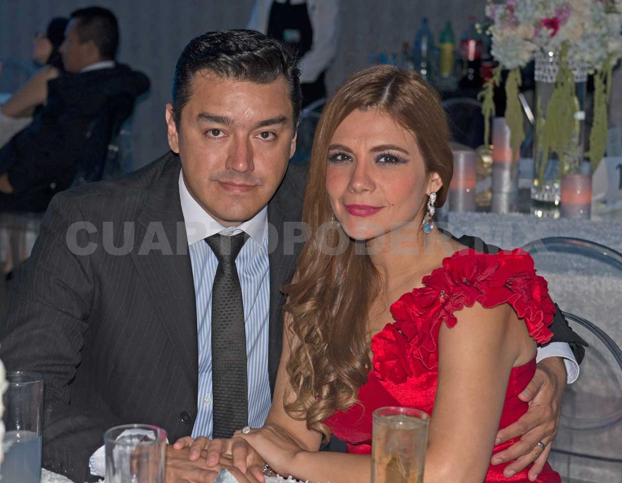 Feliz pareja se une en matrimonio