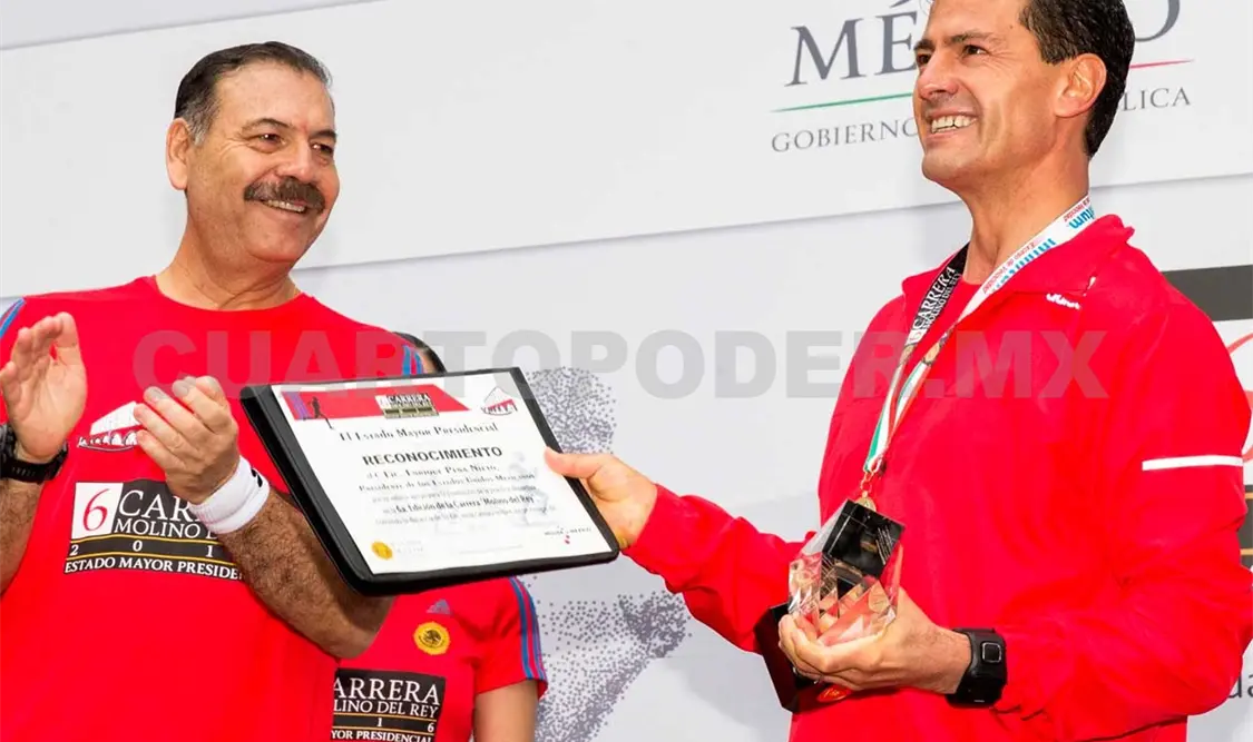 De manera especial, Peña Nieto reconoció al jefe del Estado Mayor Presidencial, Roberto Miranda. Presidencia