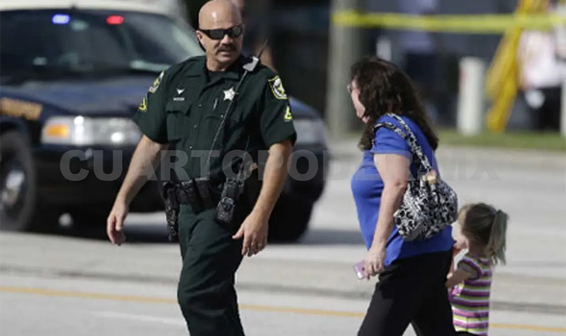 Obama declaró que debe honrarse a la policía de Estados Unidos. AP