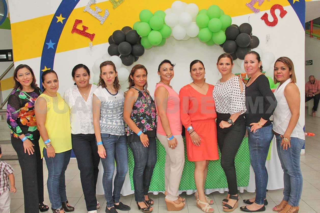 Peques disfrutaron su fiesta de graduación