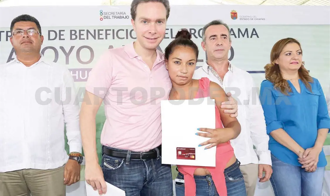 Entrega Manuel Velasco apoyos del programa Bécate