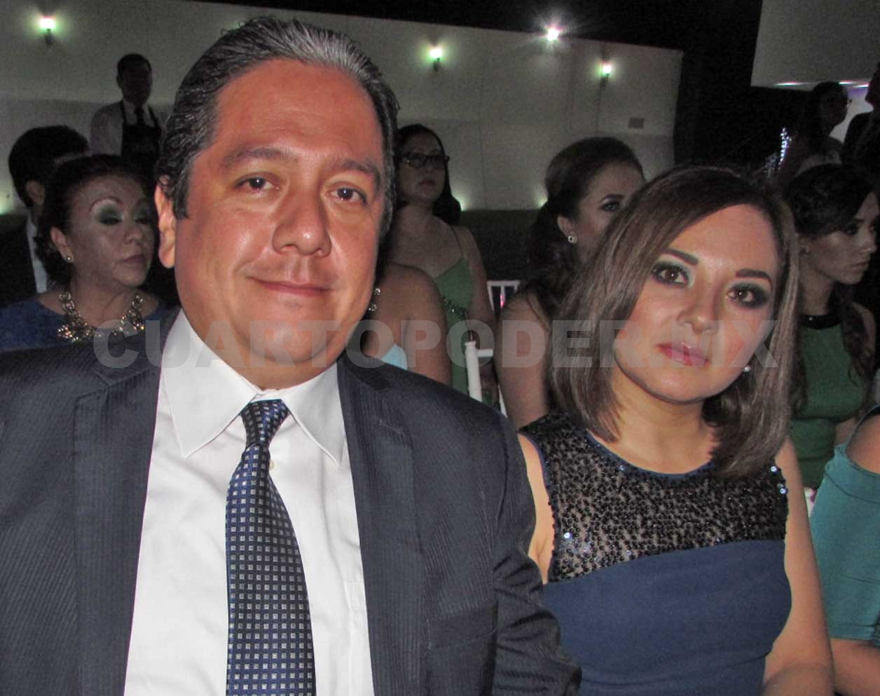 Feliz pareja se une en matrimonio