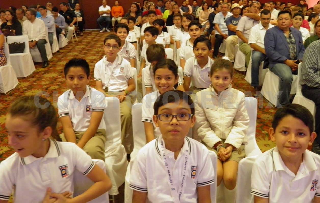 Colegio Octavio Paz se viste de gala