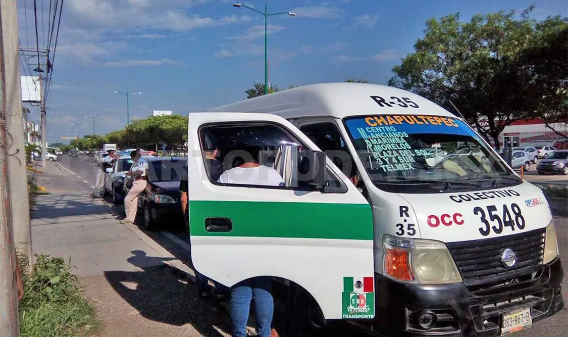 Acelerado cafre deja tres lesionados