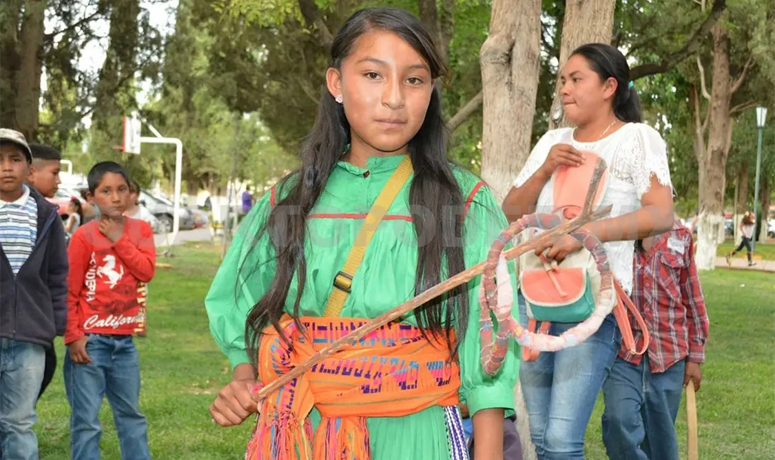 Niños indígenas emocionado por asistir a juegos