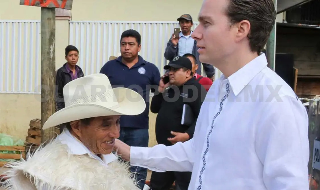 Velasco arribó a este municipio por la tarde; recorrió la Plaza Central, la Presidencia Municipal y conversó con pobladores de la cabecera. CP