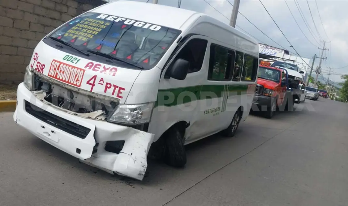 Chocan colectivo y automóvil