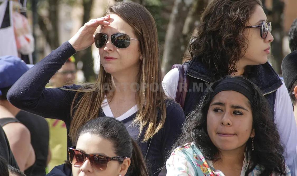 Los derechos de las mujeres e información de contacto fueron distribuidos en trípticos. Guillermo Ramos / CP.