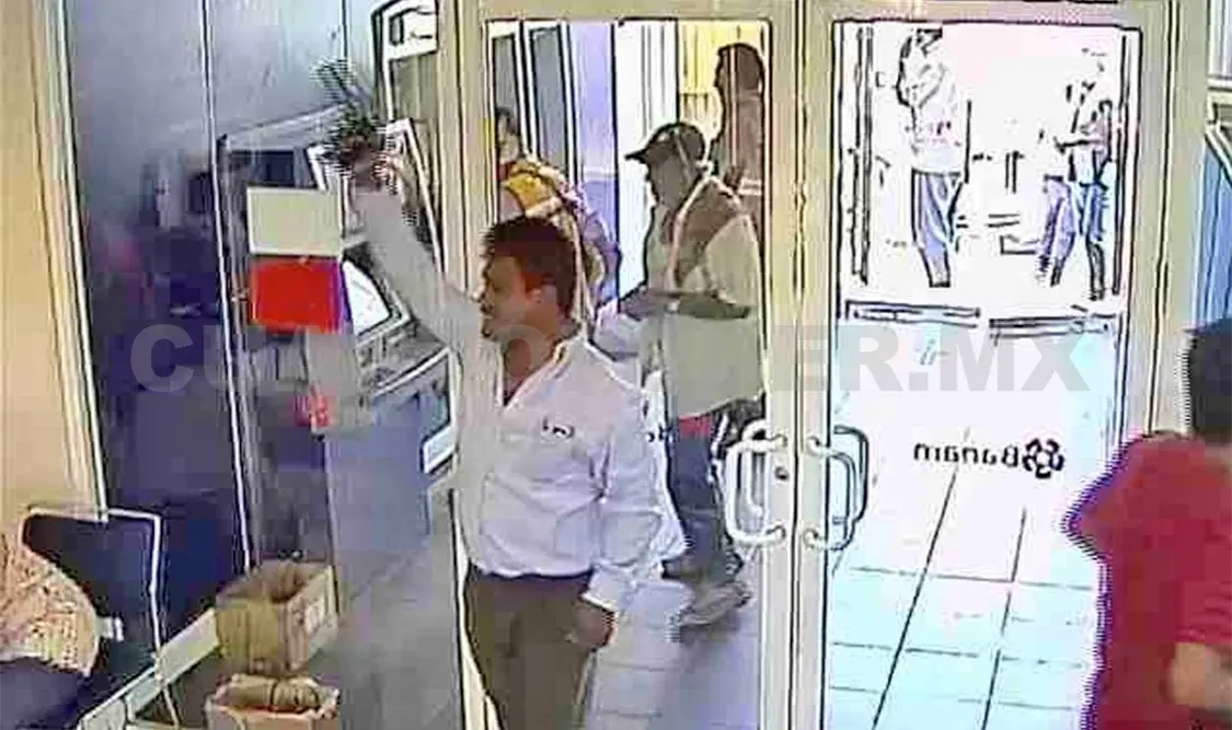 Sucursal bancaria difunde foto de asaltantes