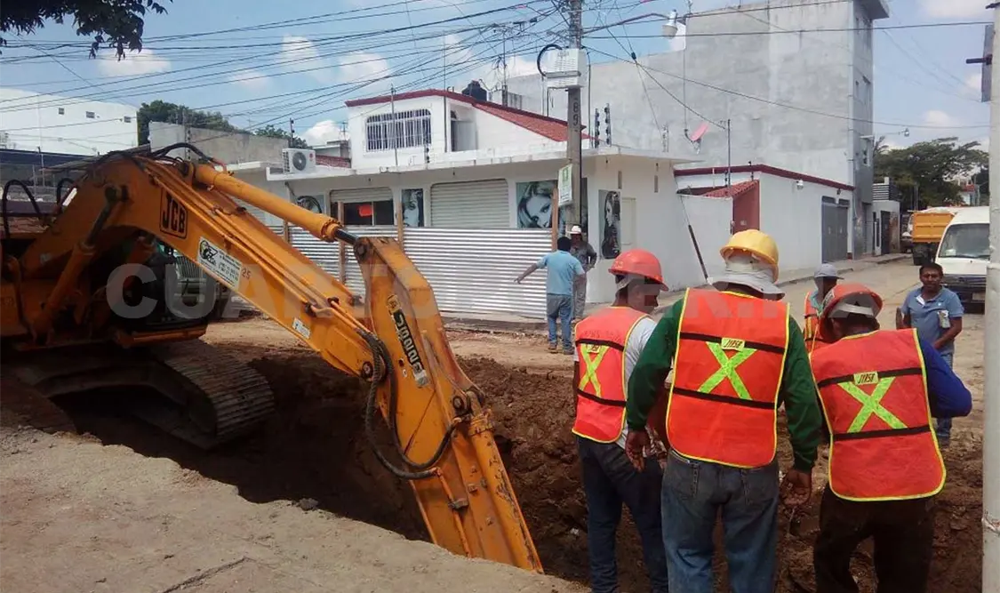 Derrumbe sepultó a obreros; el saldo, un lesionado