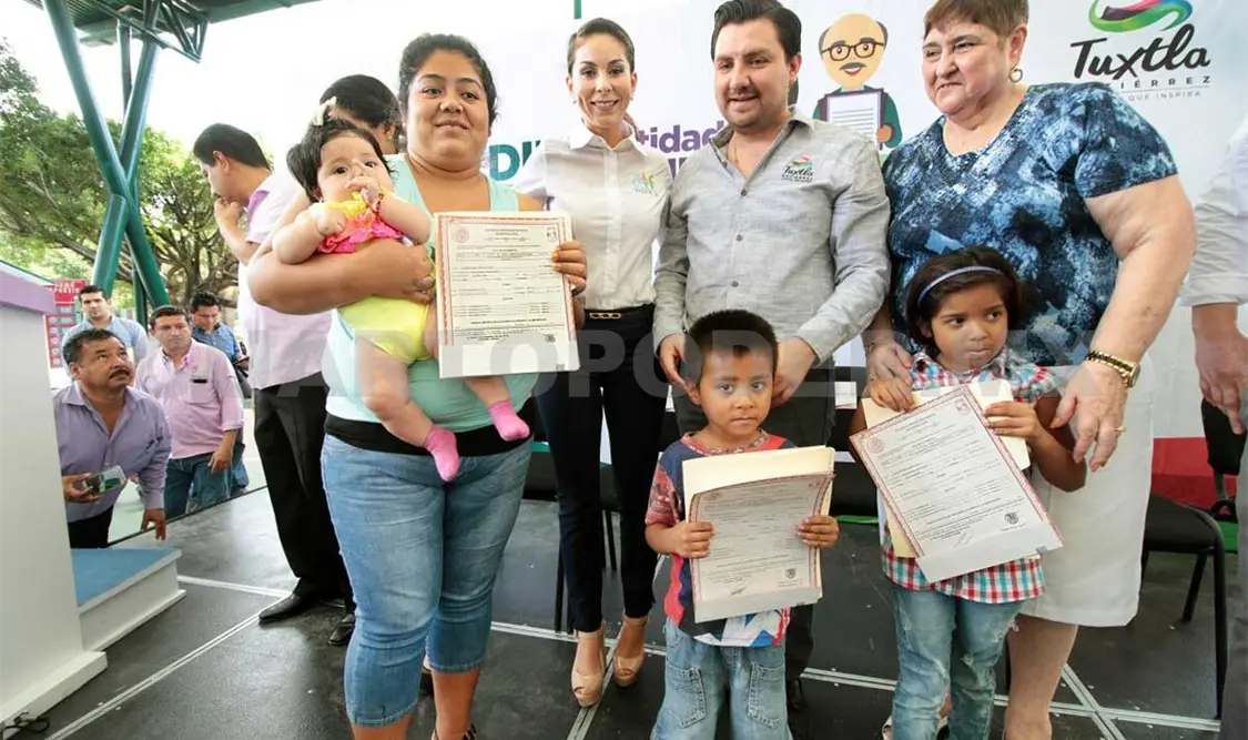 Entrega Castellanos actas de nacimiento extemporáneas