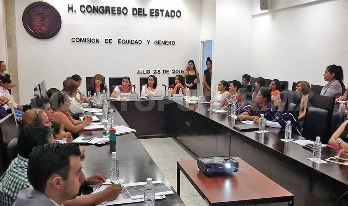 Legisladores analizan conflictos de género