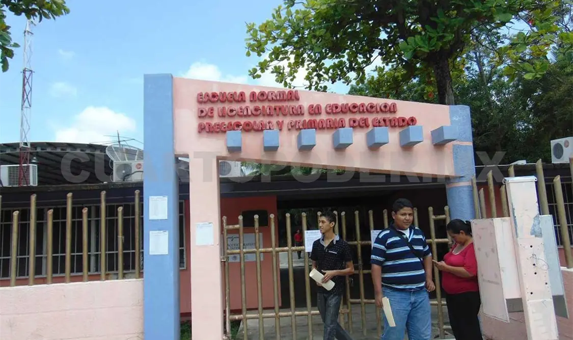 Presentan exámenes de admisión a la Normal