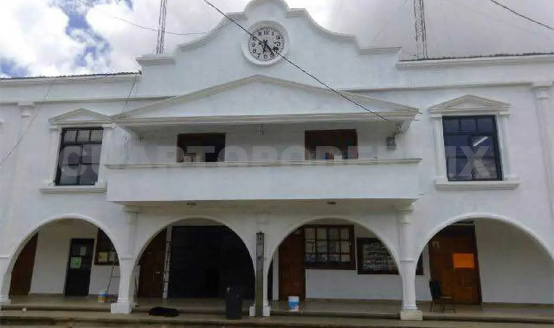 Pintan de blanco presidencia como símbolo de paz