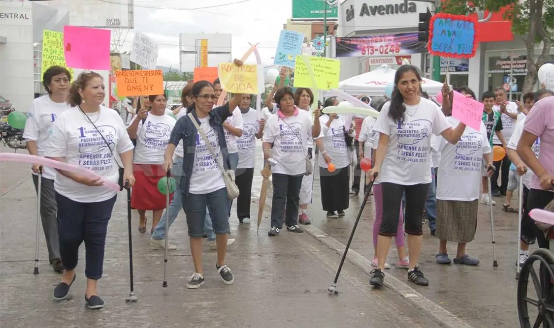 Pacientes cumplen con caminata