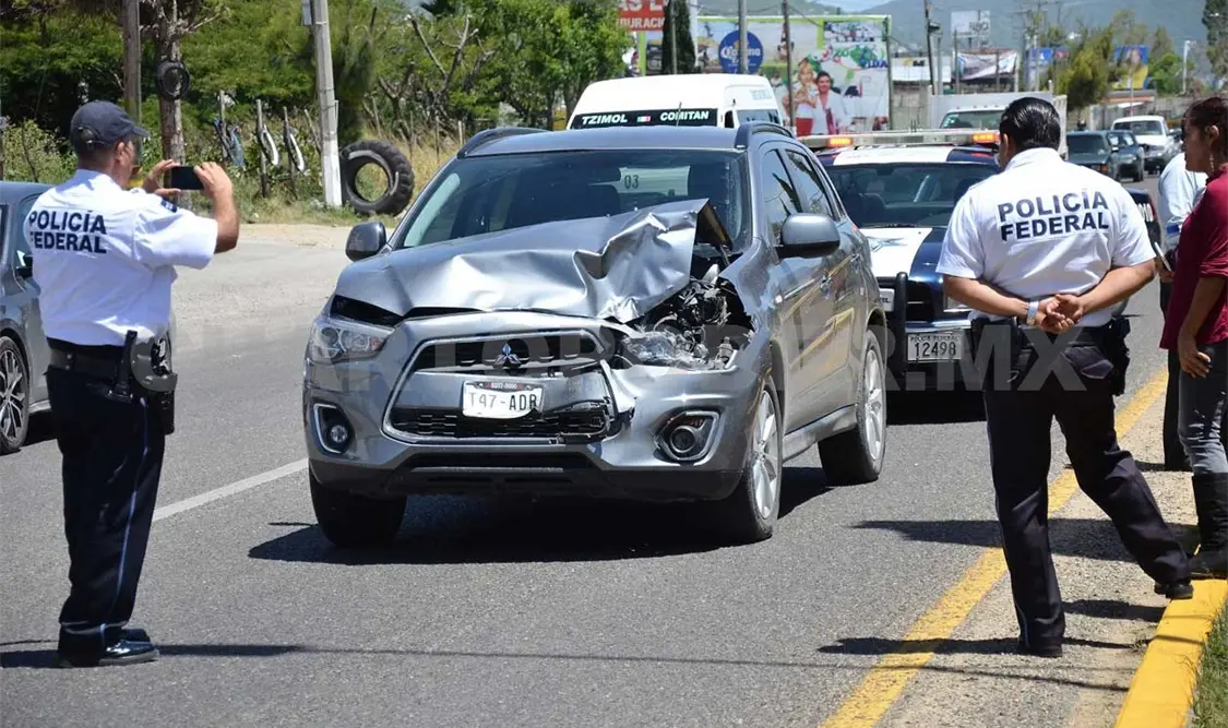 Fuerte accidente entre camionetas