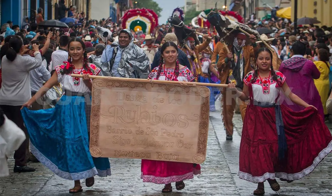 Más de 11 mil asistentes en La Guelaguetza