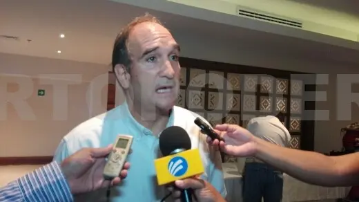 La única forma de bajar los costos en un mercado de competencia es la libre oferta y demanda por decreto no podemos bajar precios hay que se ser productivo