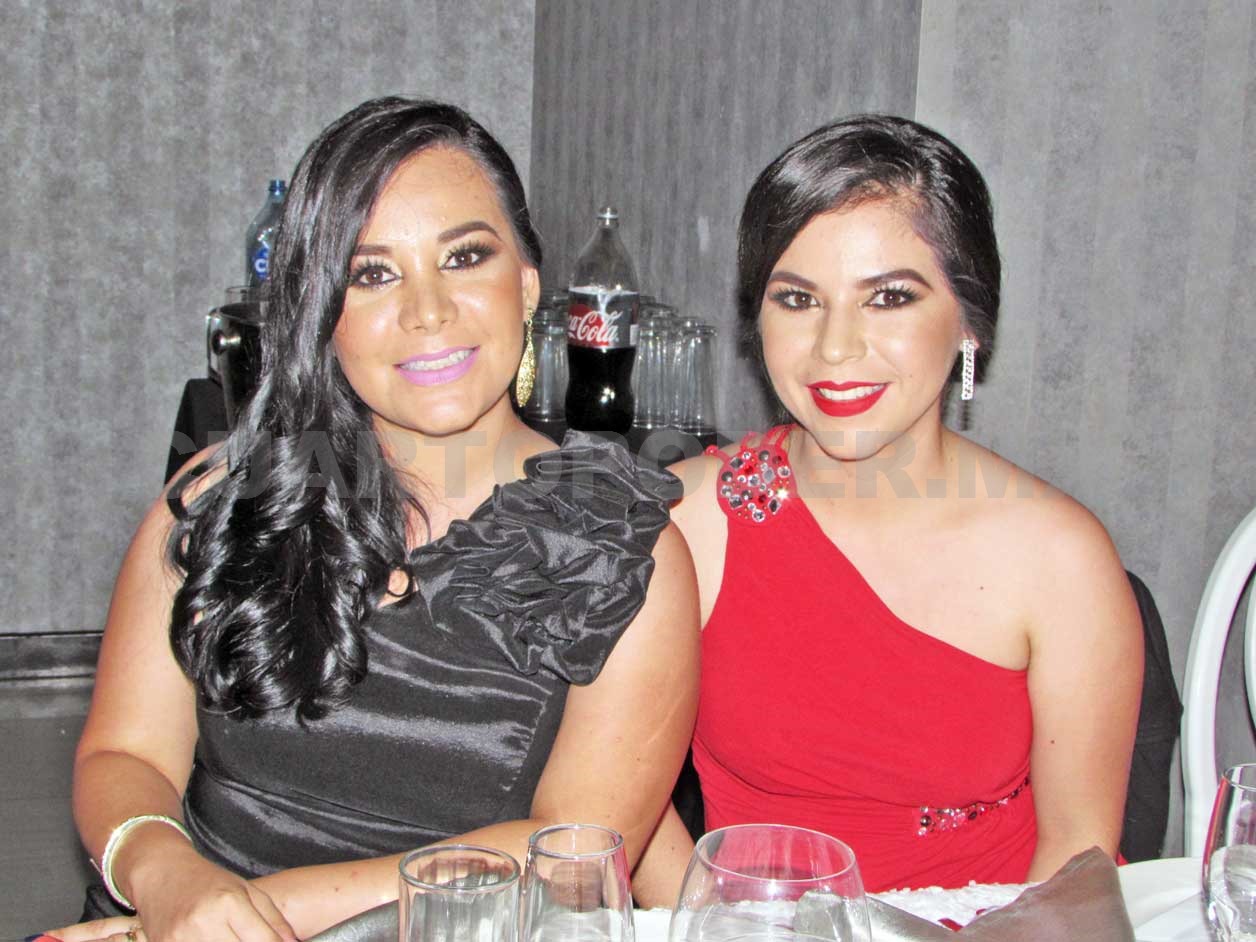 Feliz pareja se une en matrimonio