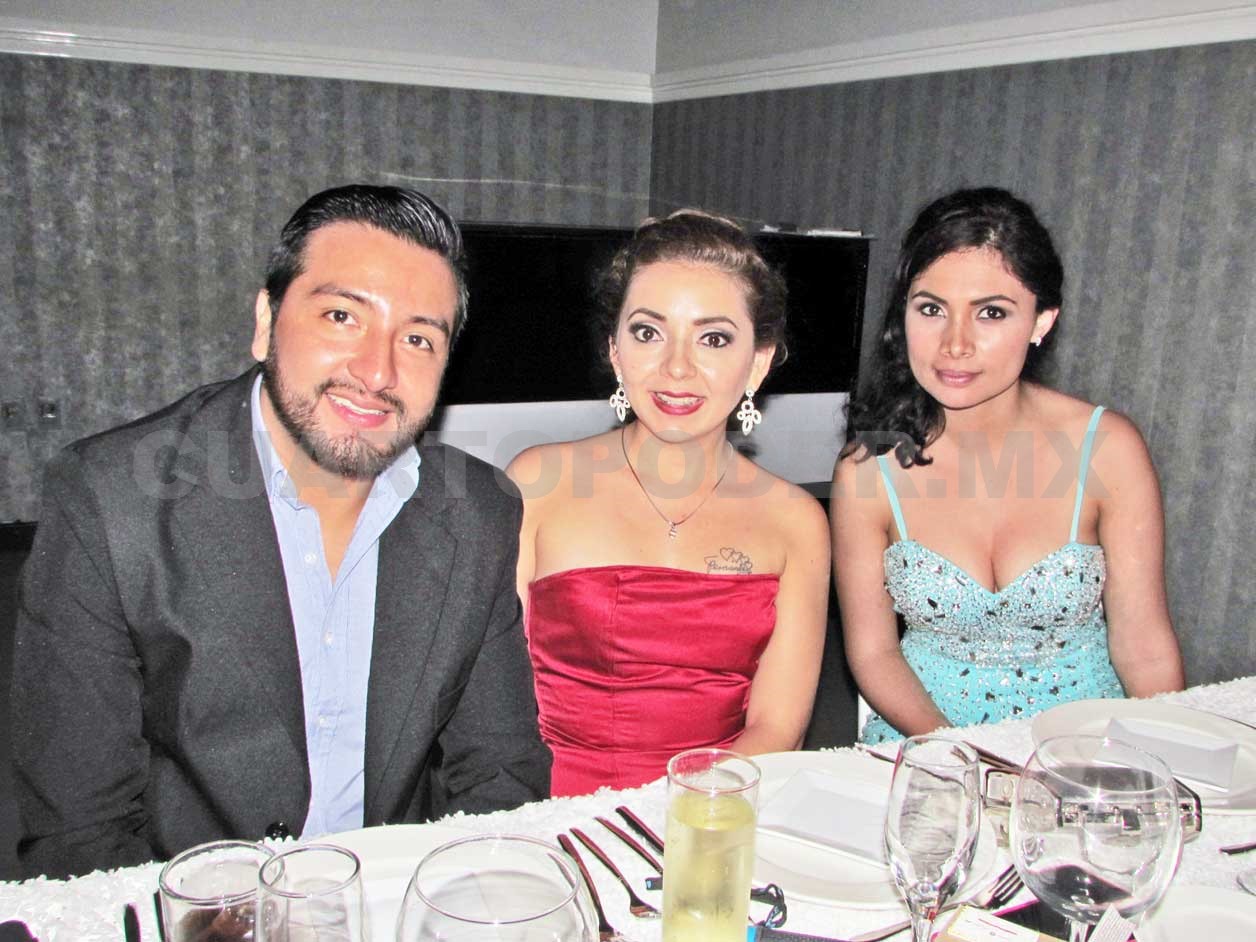 Feliz pareja se une en matrimonio
