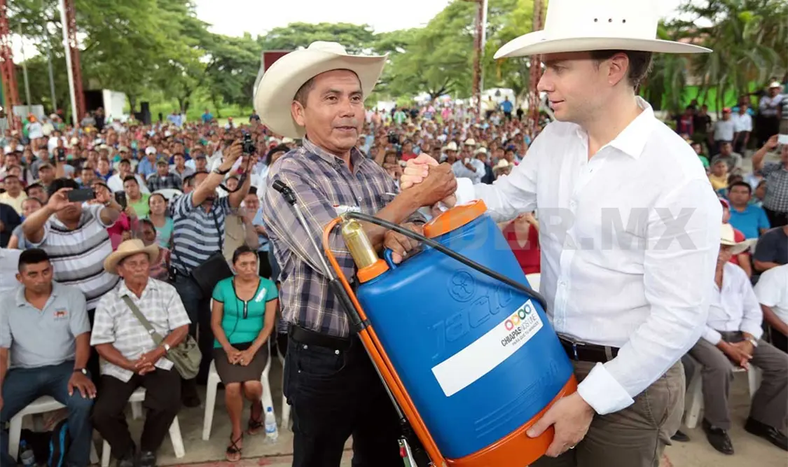 El gobernador saludó a la gente reunida en este municipio ubicado en la región Tulijá Tseltal Chol. CP