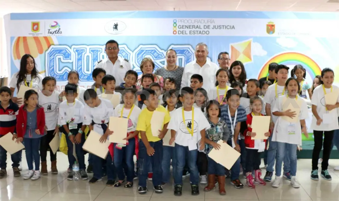 López Salazar invitó a los menores a compartir todas sus experiencias y lo aprendido durante el curso con sus amigos y compañeros de la escuela. CP
