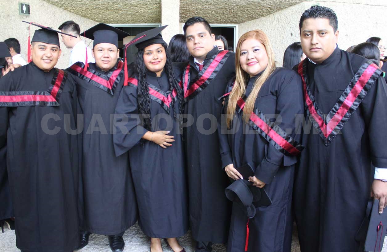 Graduación de licenciaturas y maestrías