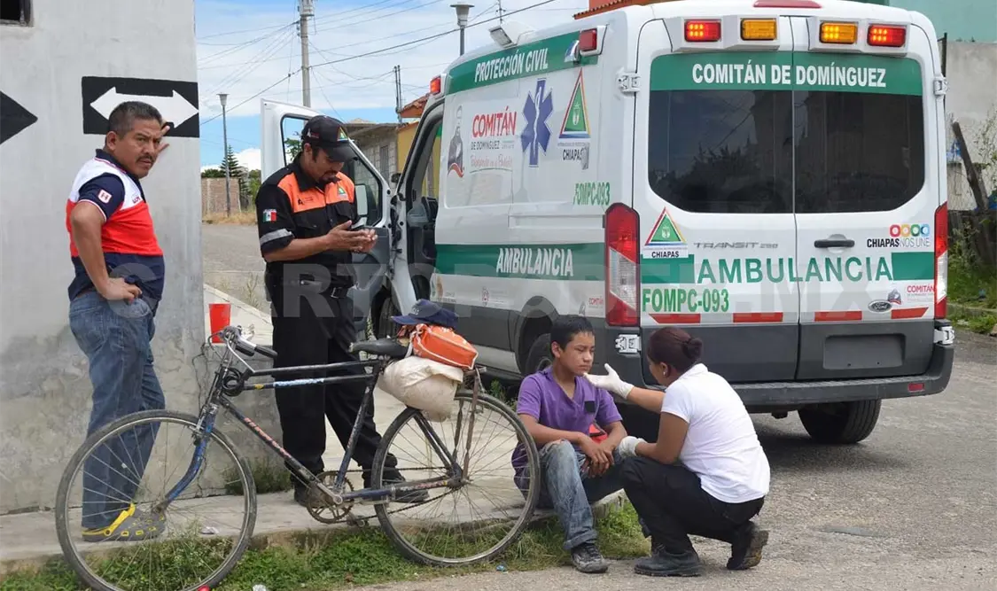 Niño es arrollado por un coche