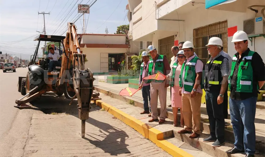 Arranca remodelación de banquetas y alumbrado