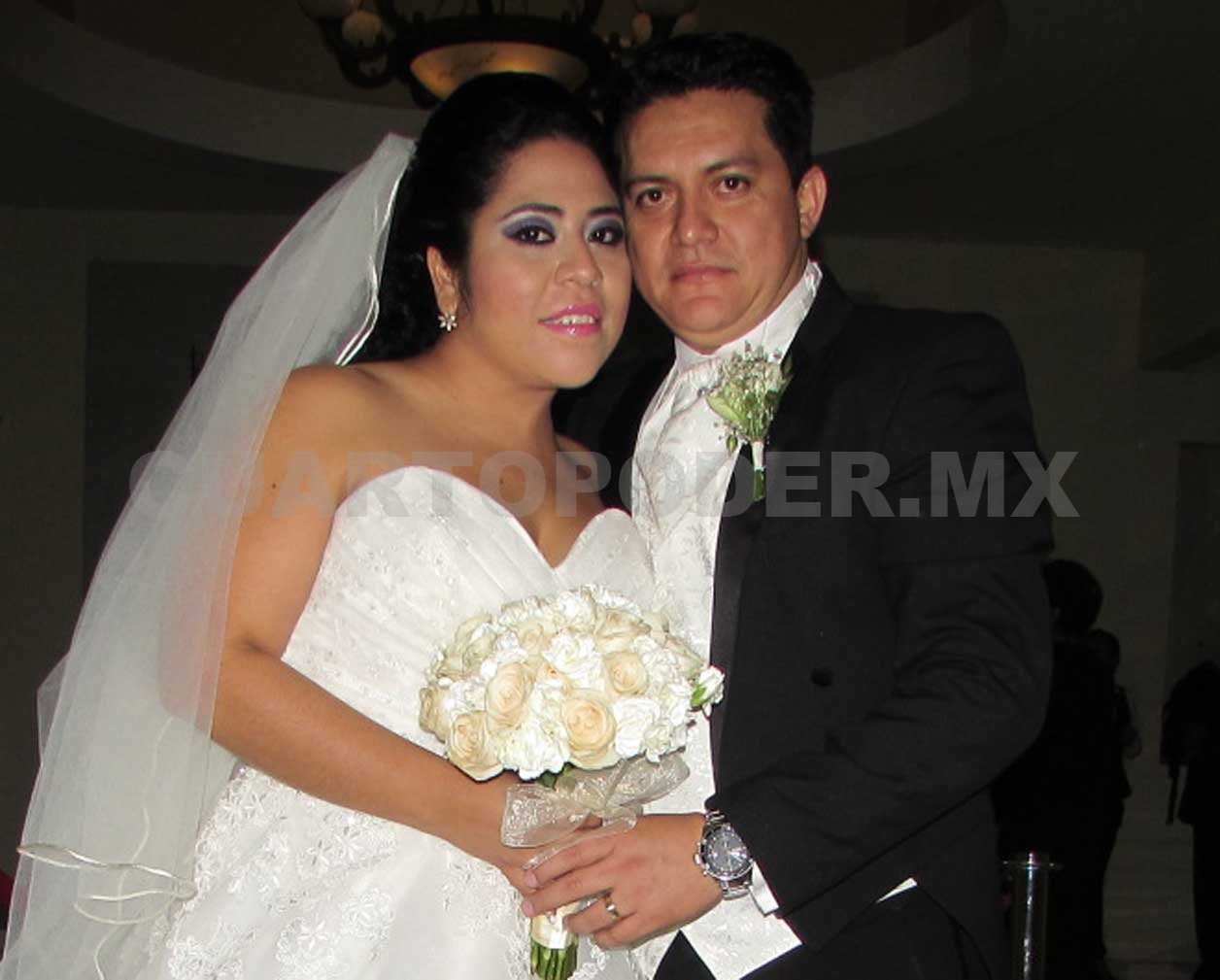 Feliz pareja se une en matrimonio